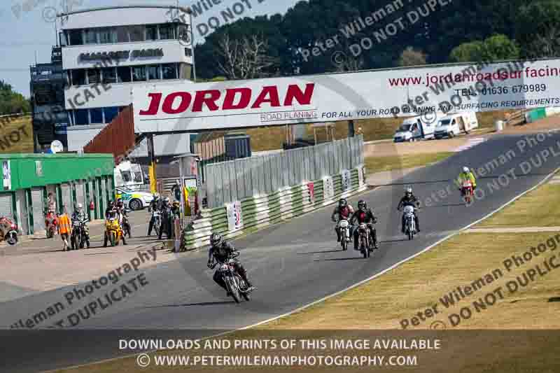 Vintage motorcycle club;eventdigitalimages;mallory park;mallory park trackday photographs;no limits trackdays;peter wileman photography;trackday digital images;trackday photos;vmcc festival 1000 bikes photographs